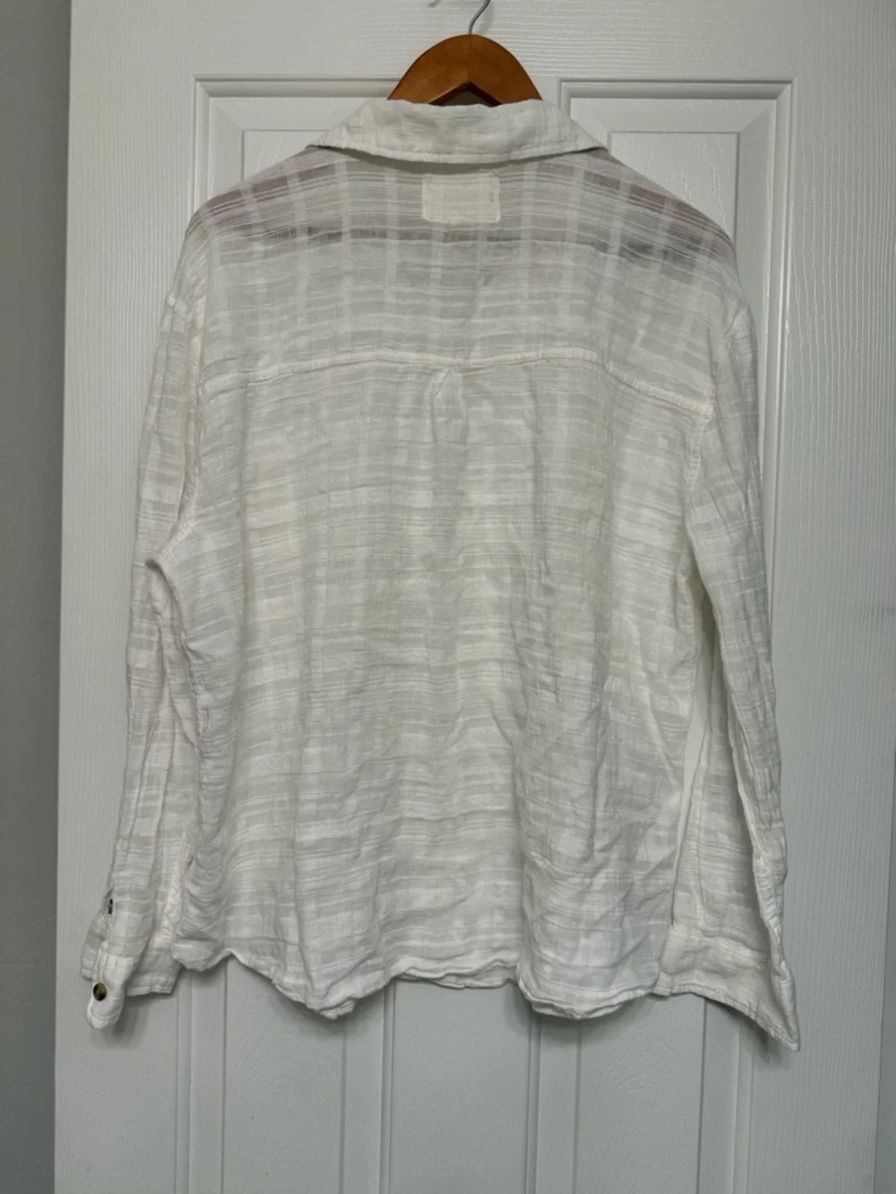 Aeropostale White Textured Gauze "Boyfriend" Button-Down Size L - Picture 2 of 4
